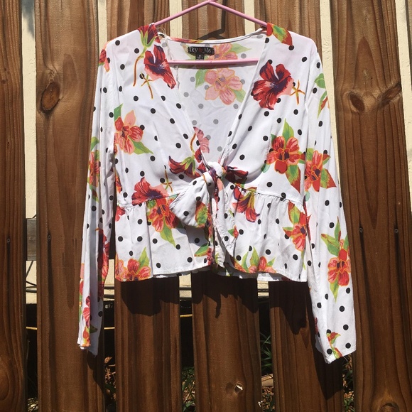 Iky and Me White Floral Polka Dot Tie Front Top M - Picture 5 of 5